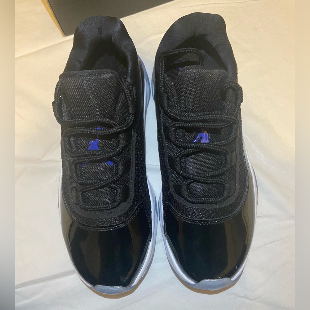 Air Jordan 11 retro space jam